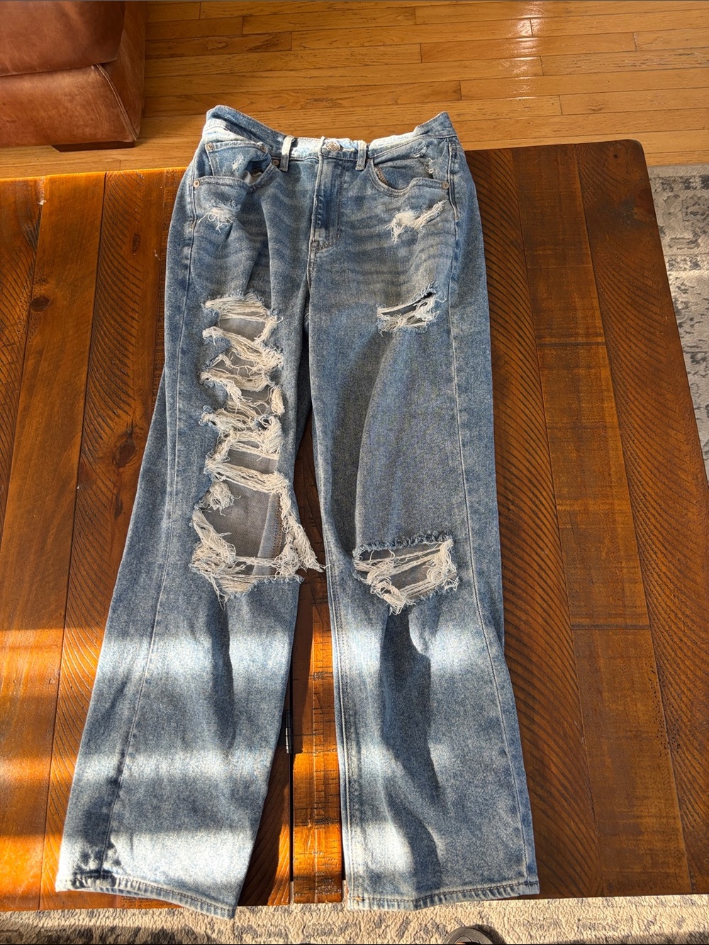 American Eagle distressed straight leg jeans. Size 6